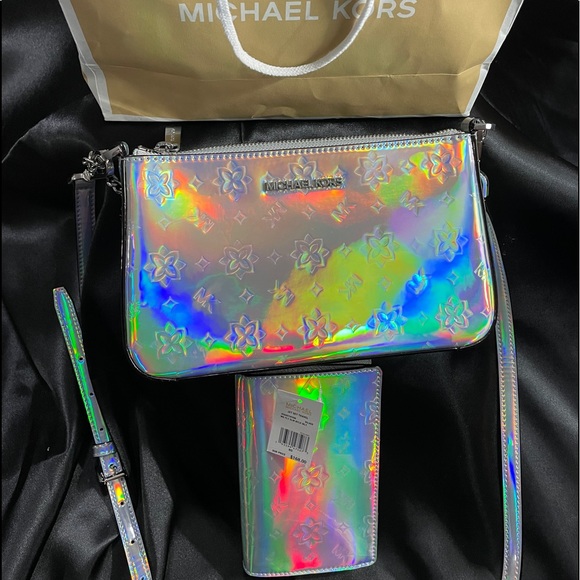 Michael Kors Handbags - Michael Kors Jet Set Travel Md Pouchette & wallet